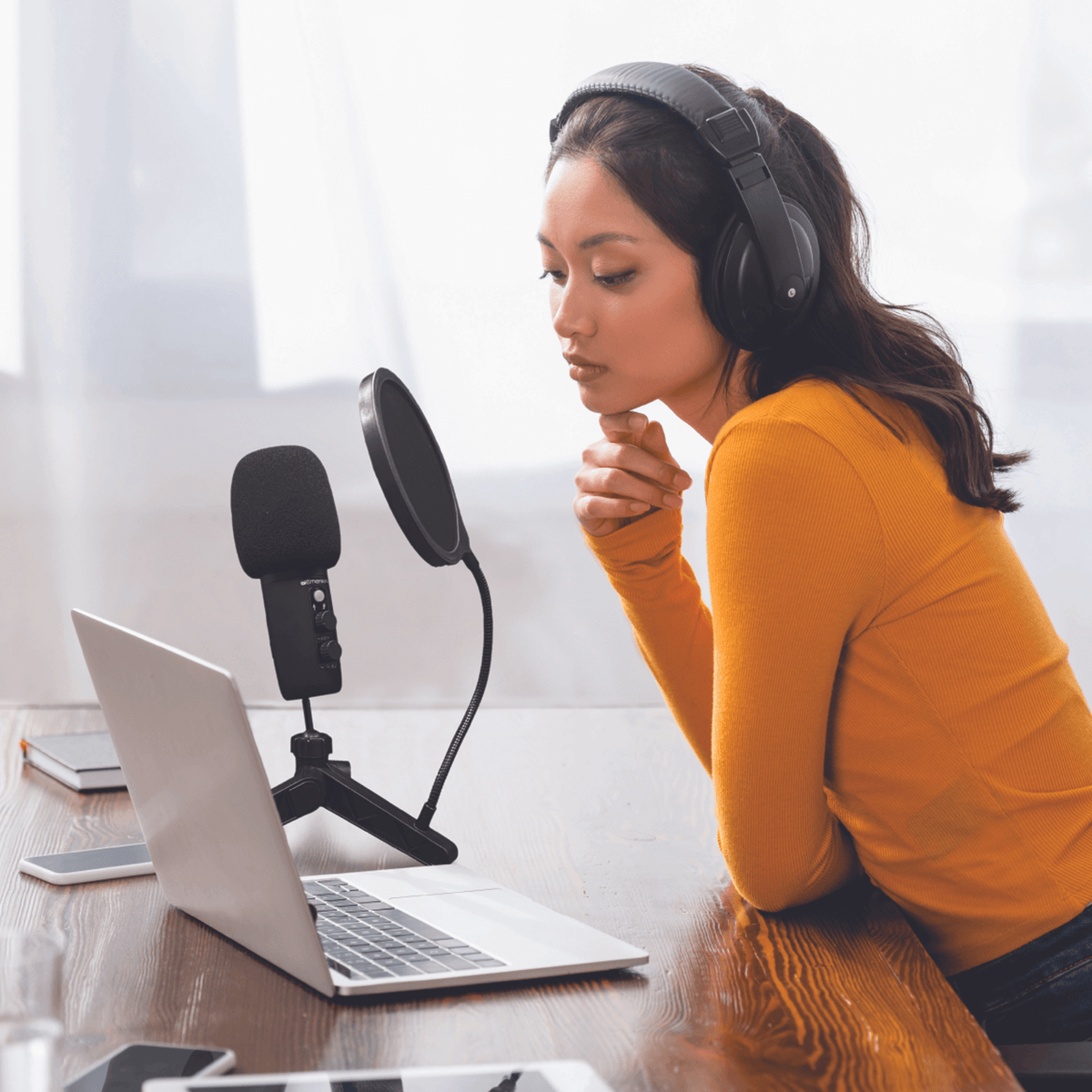 USB Gaming and Streaming Condenser Microphone