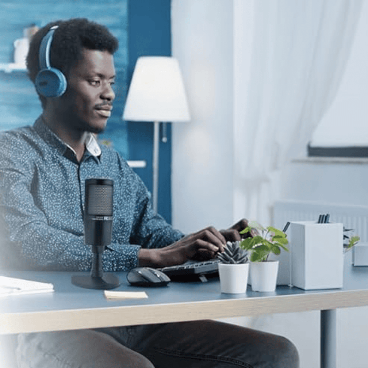 Gaming & Streaming Microphone with RGB Lighting with Tap-To-Mute